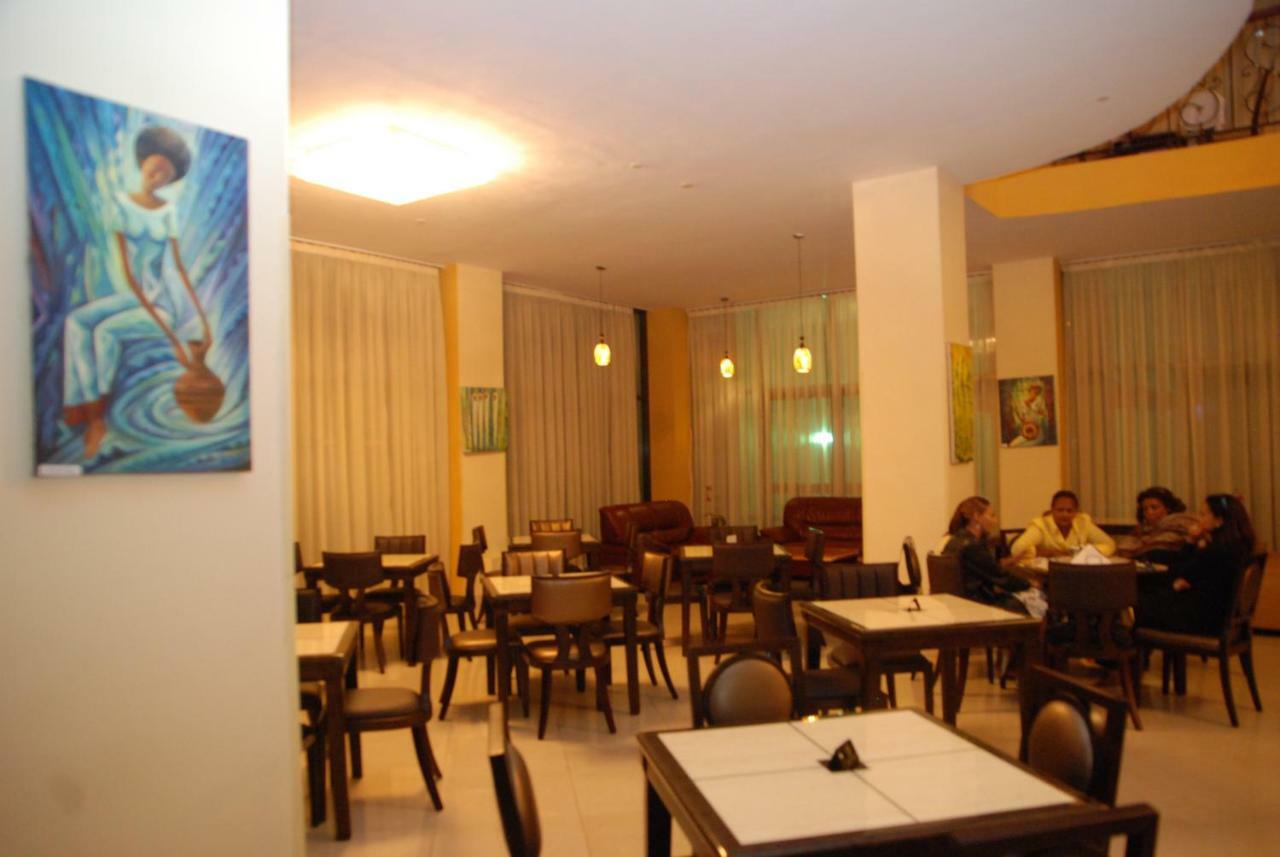 Churchill Addis Ababa Hotel מראה חיצוני תמונה